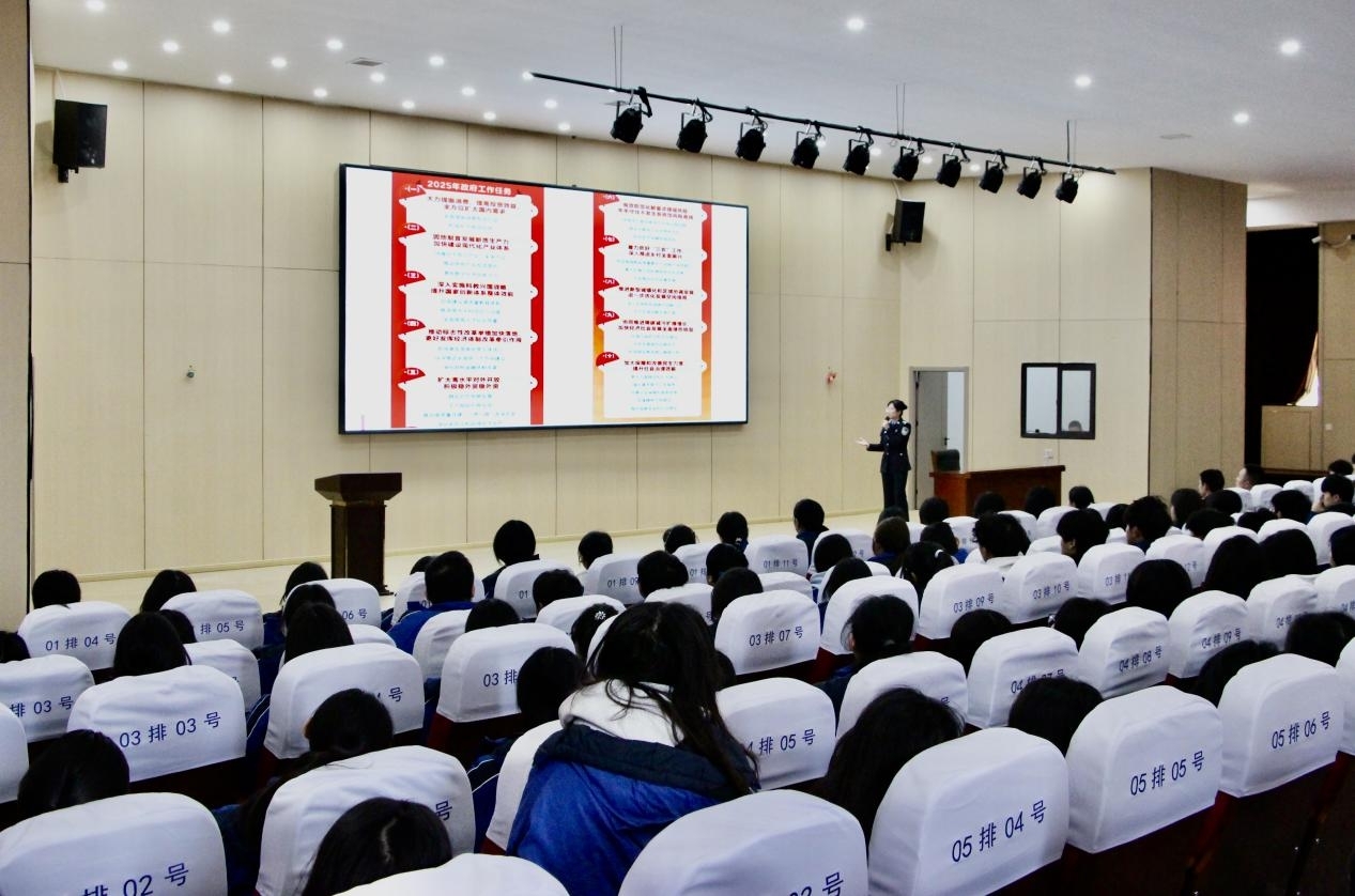 南昌向远轨道技术学校开展两会精神宣讲活动
