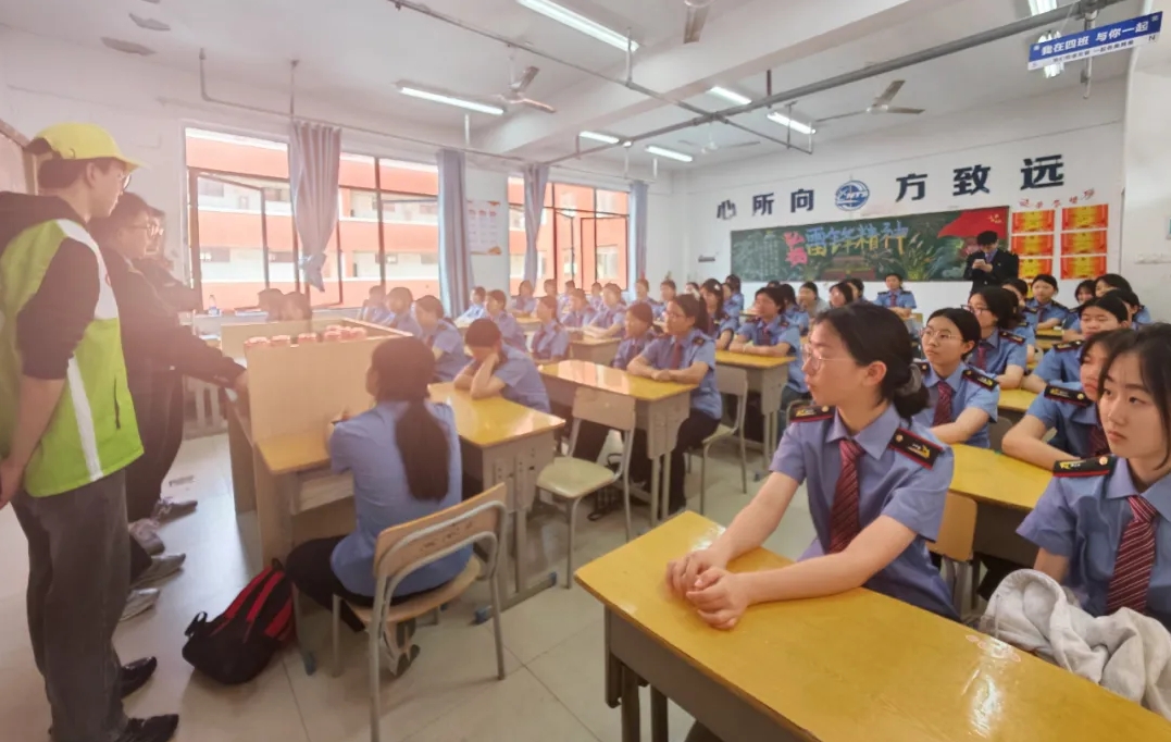 南昌车务段莅临南昌向远轨道技术学校开展安全主题教育活动