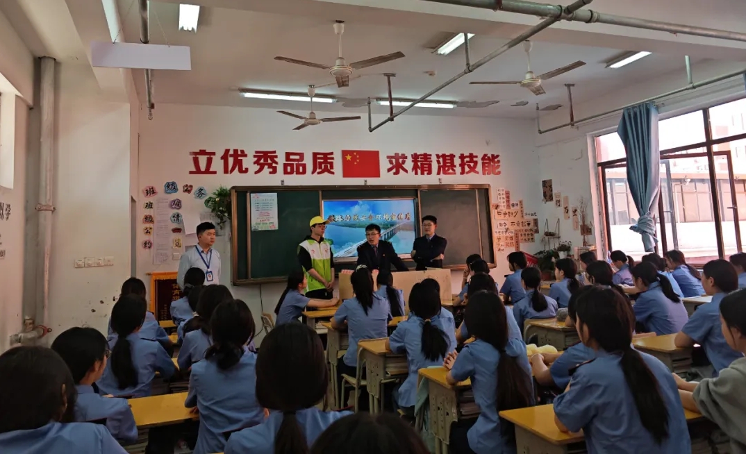 南昌车务段莅临南昌向远轨道技术学校开展安全主题教育活动