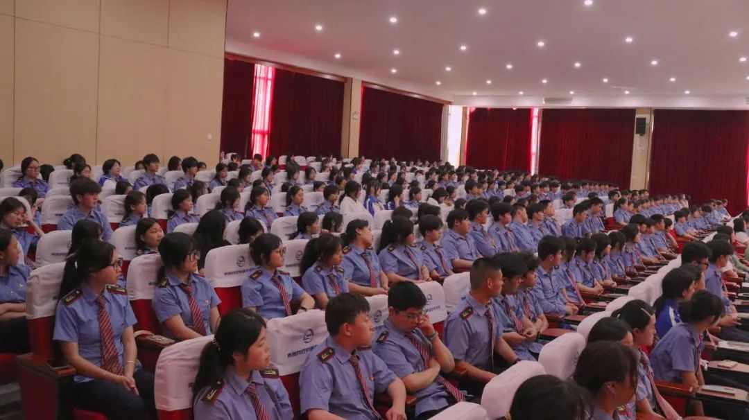 南昌向远轨道技术学校老兵进校园专题报告会圆满举行