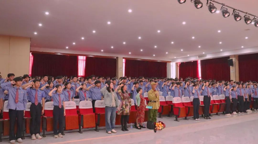南昌向远轨道技术学校老兵进校园专题报告会圆满举行