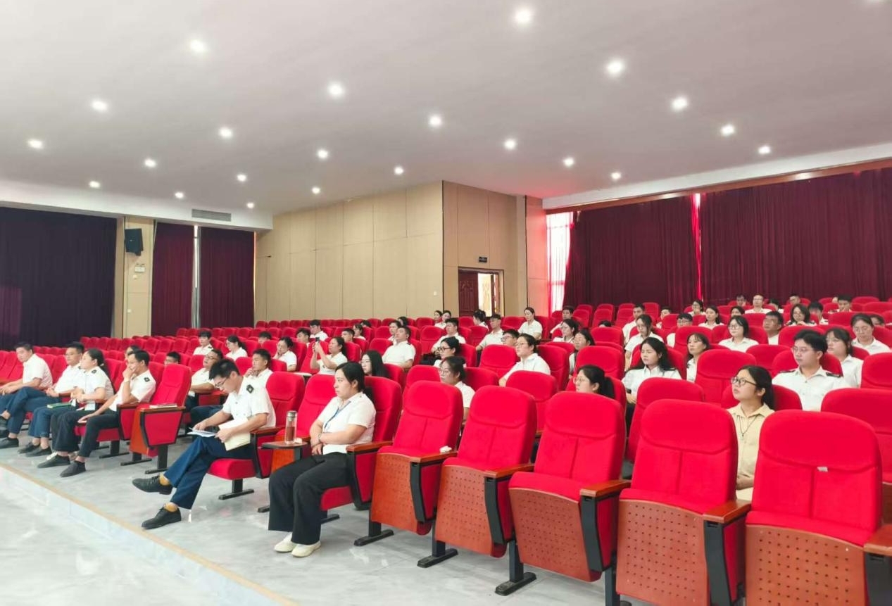 南昌向远轨道技术学校开展2025年秋季新学期教职工心理专题培训