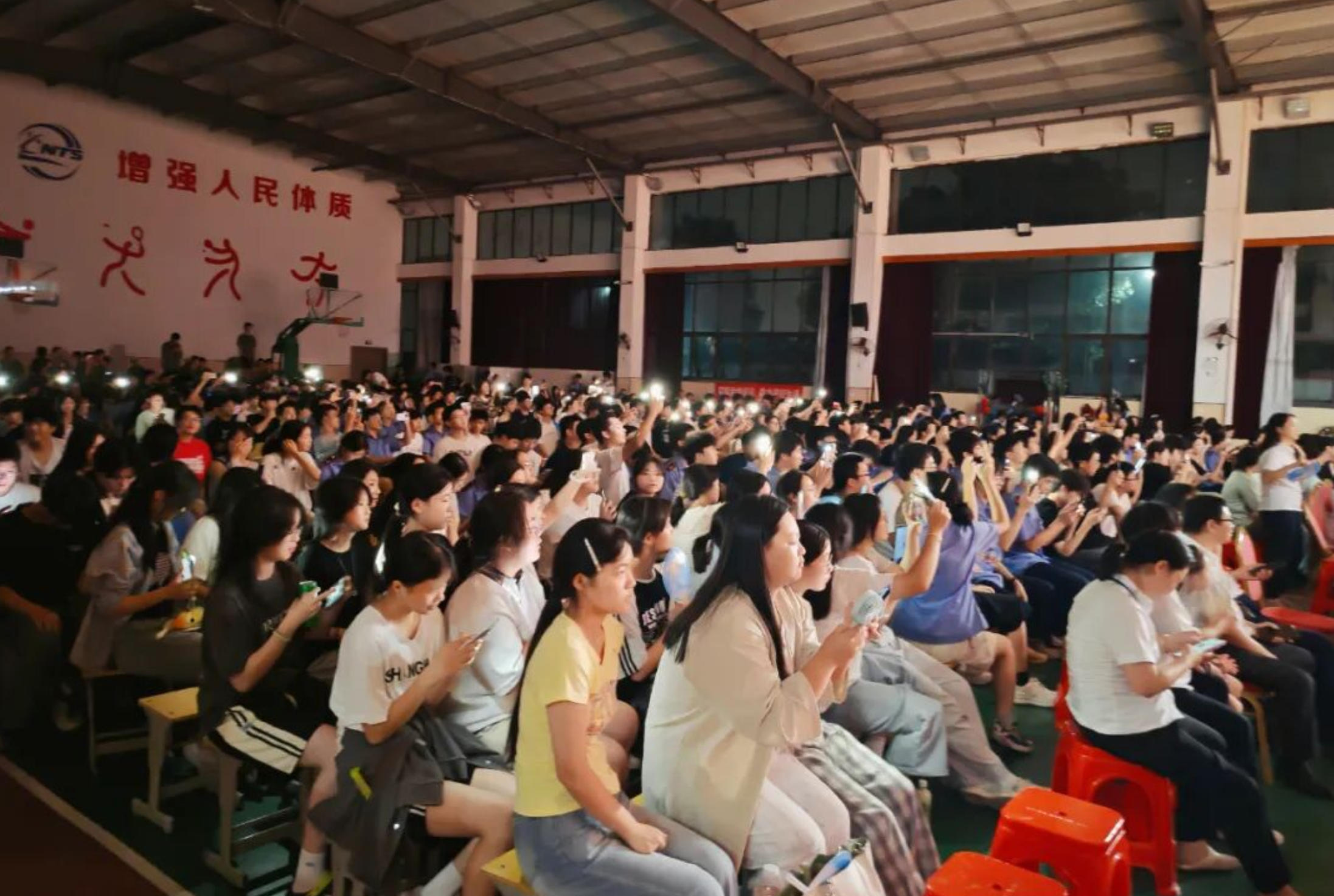 南昌向远轨道技术学校“迎国庆·庆中秋”文艺联欢晚会圆满落幕