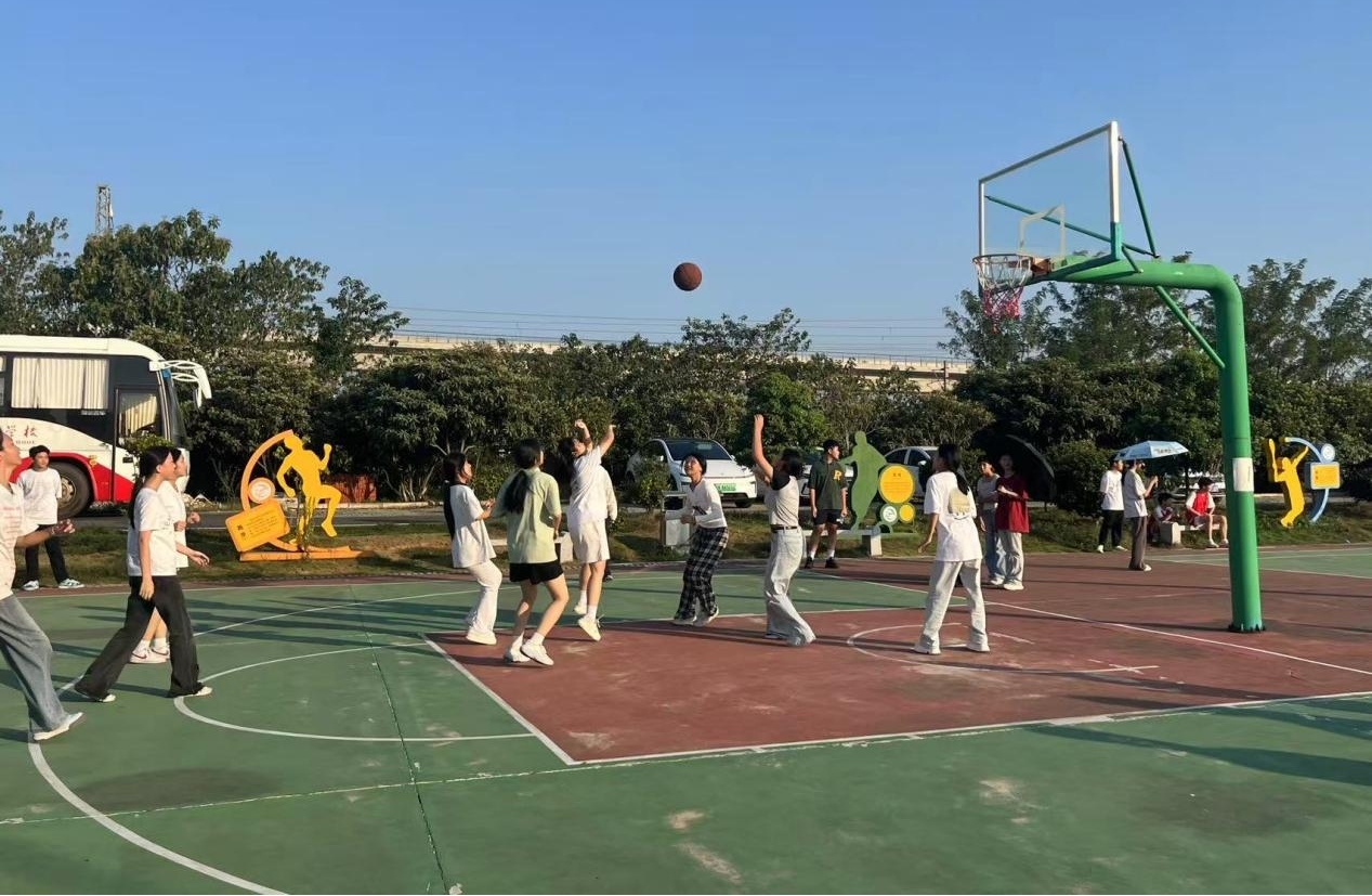 南昌向远轨道技术学校阳光体育节之新生杯篮球赛圆满落幕