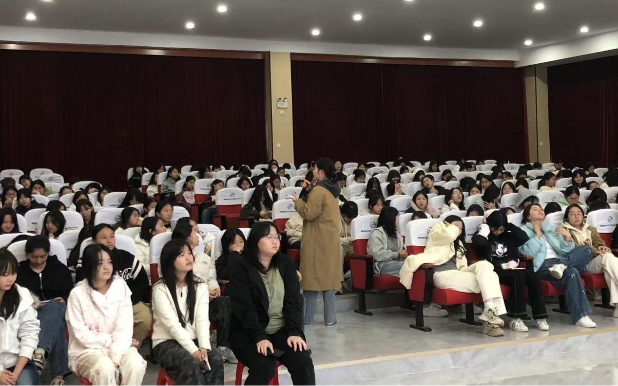 南昌向远轨道技术学校心理健康文化节系列活动:开展“我们女生”女性生理健康专题讲座