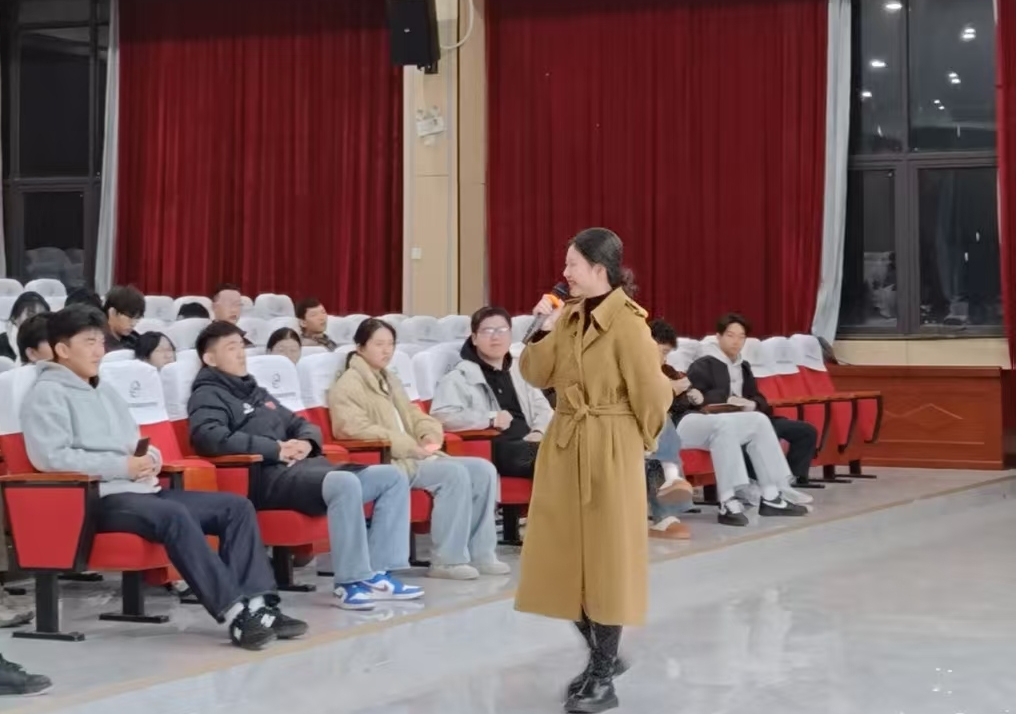 南昌向远轨道技术学校心理健康文化节系列活动：开展2025年秋季第二期心理委员培训