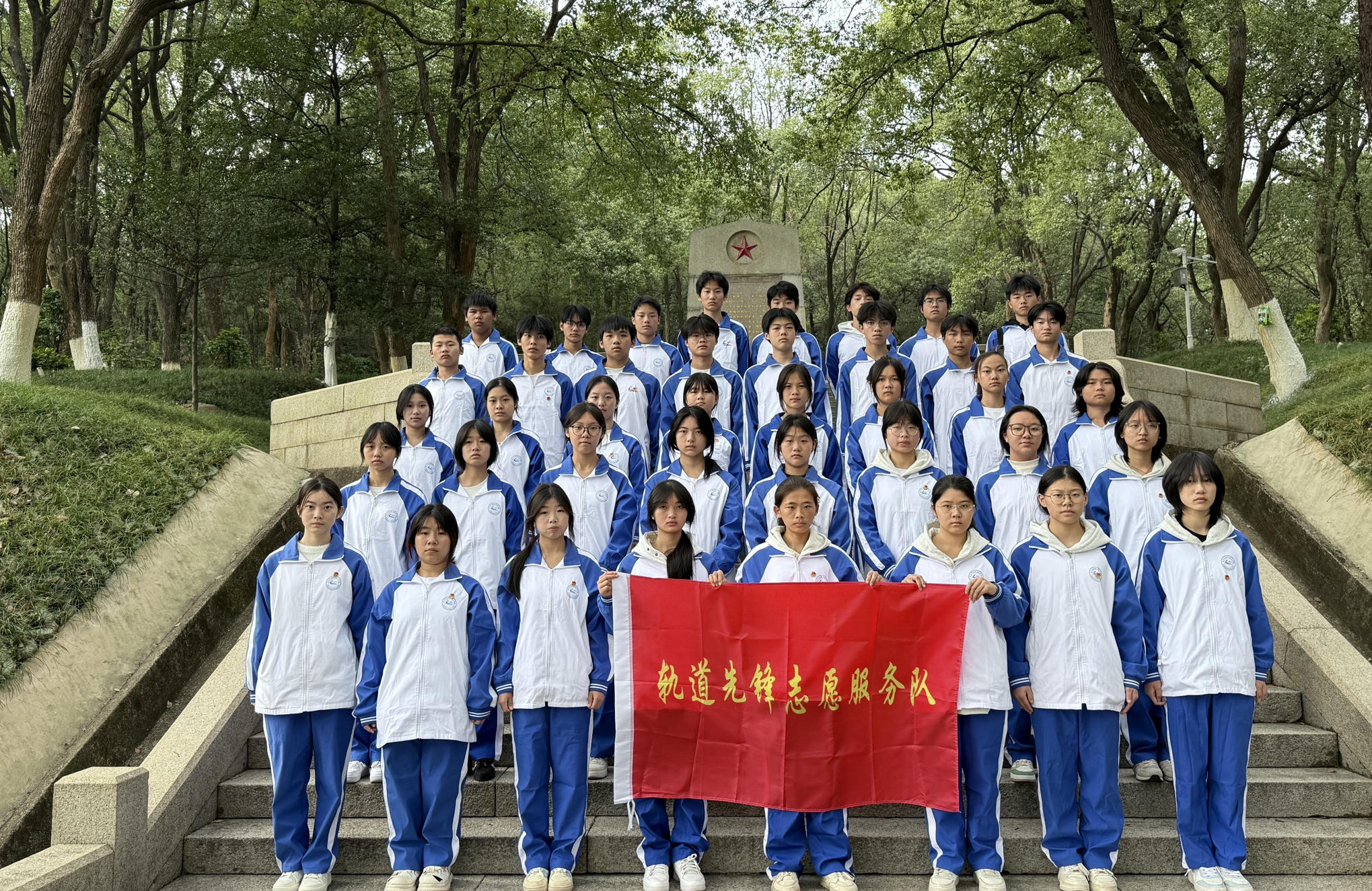 【行走的思政课】南昌向远轨道技术学校赴爱国主义教育基地开展主题团日活动