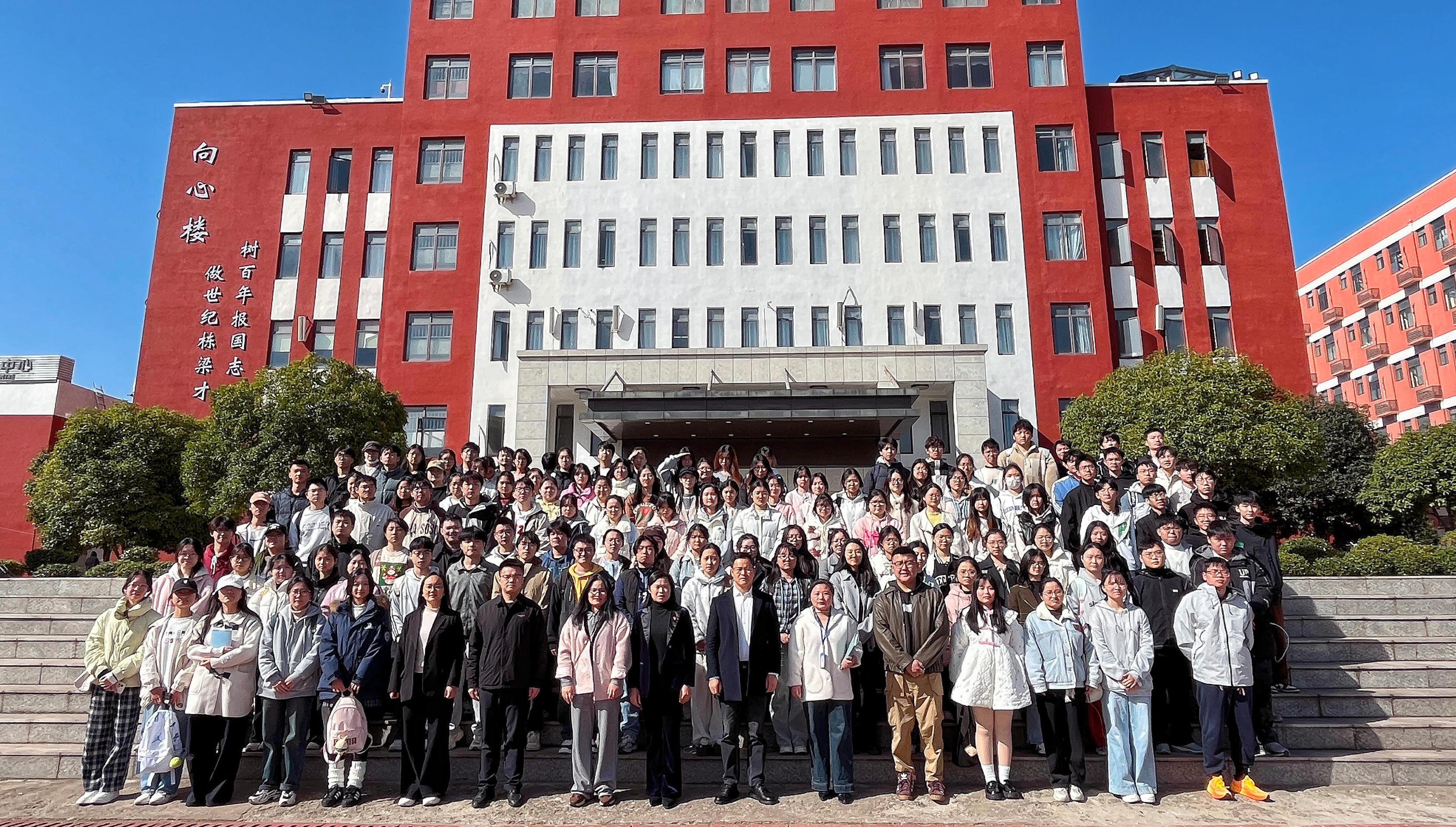 南昌师范学院数计学院240名学子赴南昌向远轨道技术学校开展见习活动