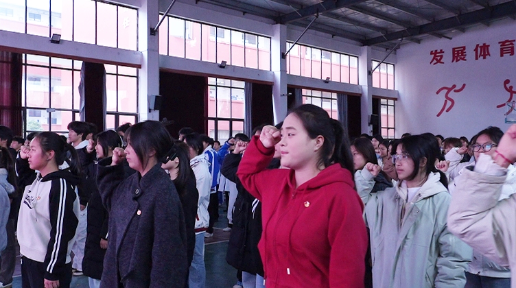 南昌向远轨道技术学校举行2025年下半年新团员入团宣誓仪式暨“12·5” 国际志愿者日志愿服务活动启动仪式