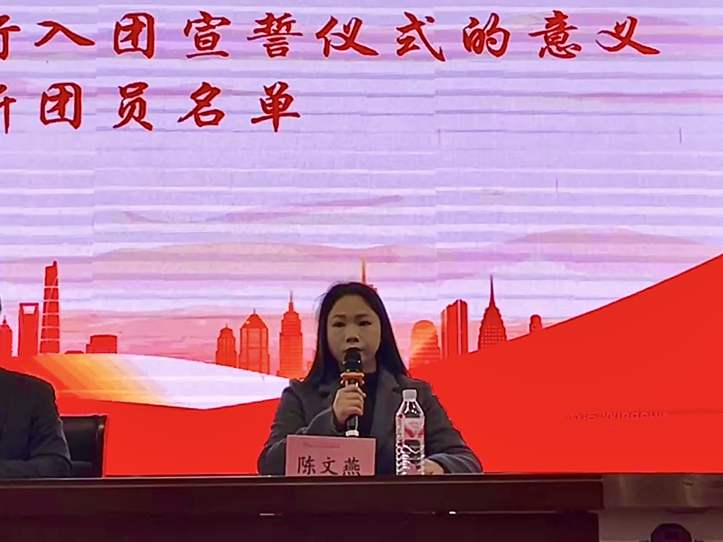 南昌向远轨道技术学校举行2025年下半年新团员入团宣誓仪式暨“12·5” 国际志愿者日志愿服务活动启动仪式