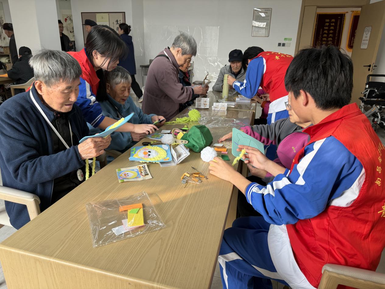 南昌向远轨道技术学校&ldquo;轨道先锋志愿服务队&rdquo;赴江投颐养院开展主题志愿活动（一）