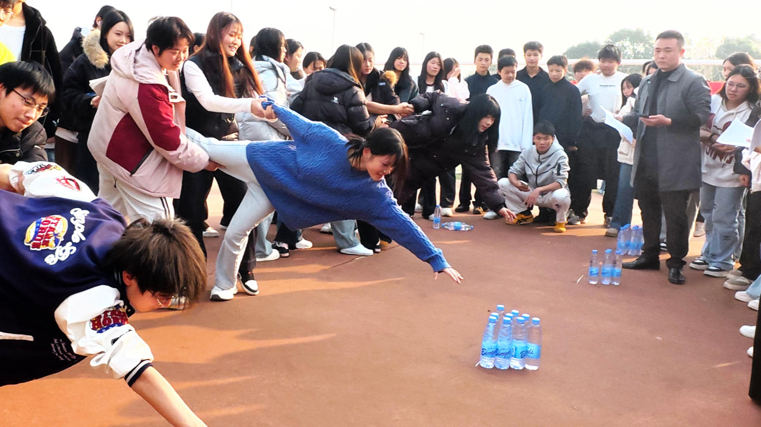 "携手同行·共筑青春梦想” 南昌向远轨道技术学校2025级学生团建活动