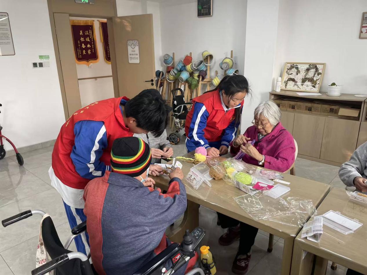 南昌向远轨道技术学校&ldquo;轨道先锋志愿服务队&rdquo;赴江投颐养院开展主题志愿活动（一）