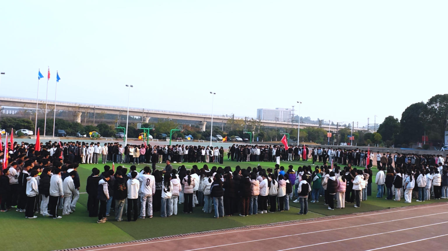 "携手同行·共筑青春梦想” 南昌向远轨道技术学校2025级学生团建活动