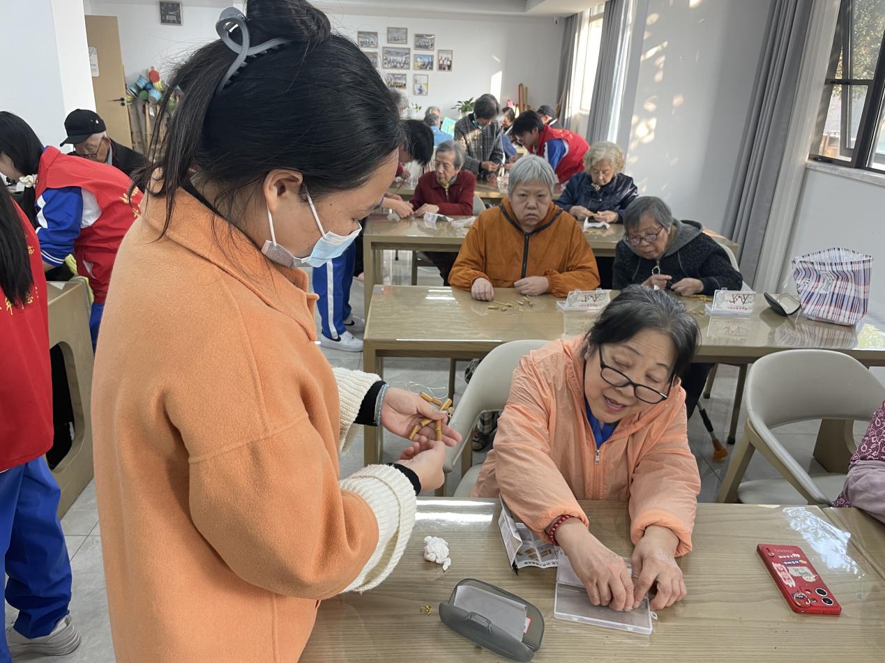 南昌向远轨道技术学校&ldquo;轨道先锋志愿服务队&rdquo;赴江投颐养院开展主题志愿活动（一）