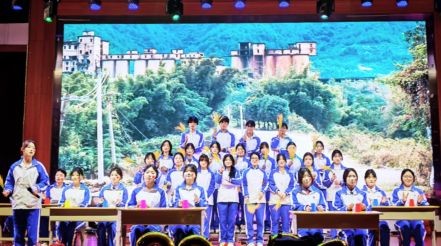 南昌向远轨道技术学校元旦联欢晚会"向远同心十五载 青春聚力贺新年"