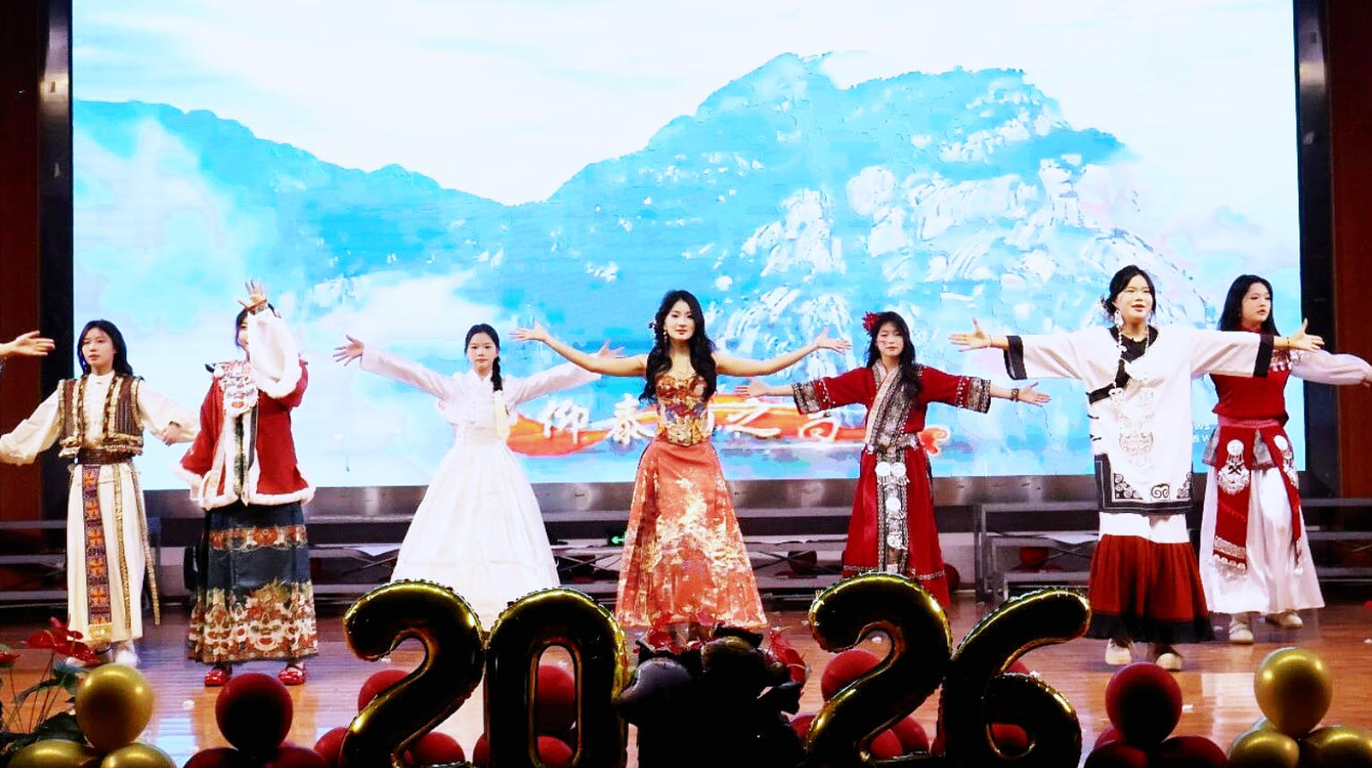 南昌向远轨道技术学校元旦联欢晚会"向远同心十五载 青春聚力贺新年"