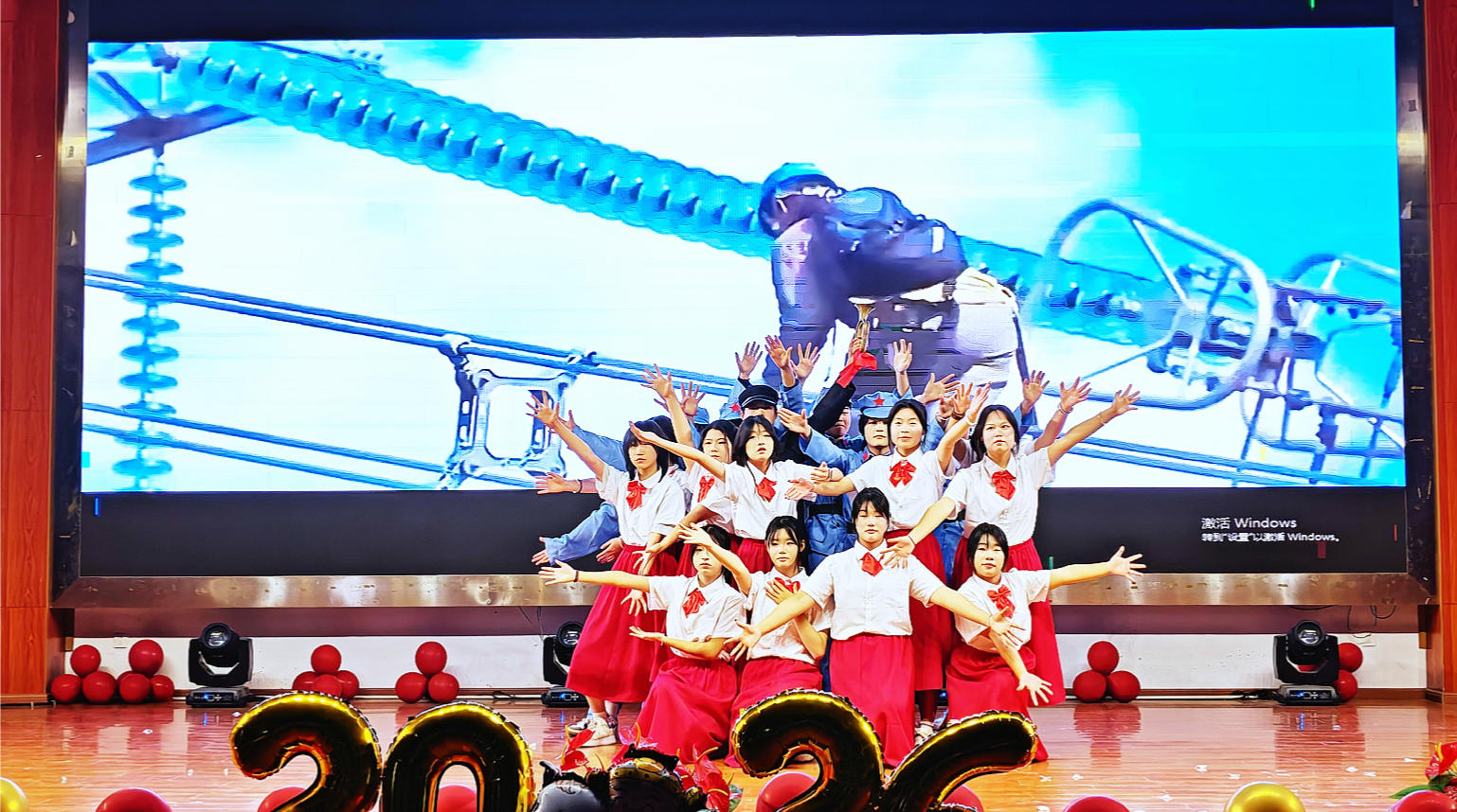 南昌向远轨道技术学校元旦联欢晚会"向远同心十五载 青春聚力贺新年"