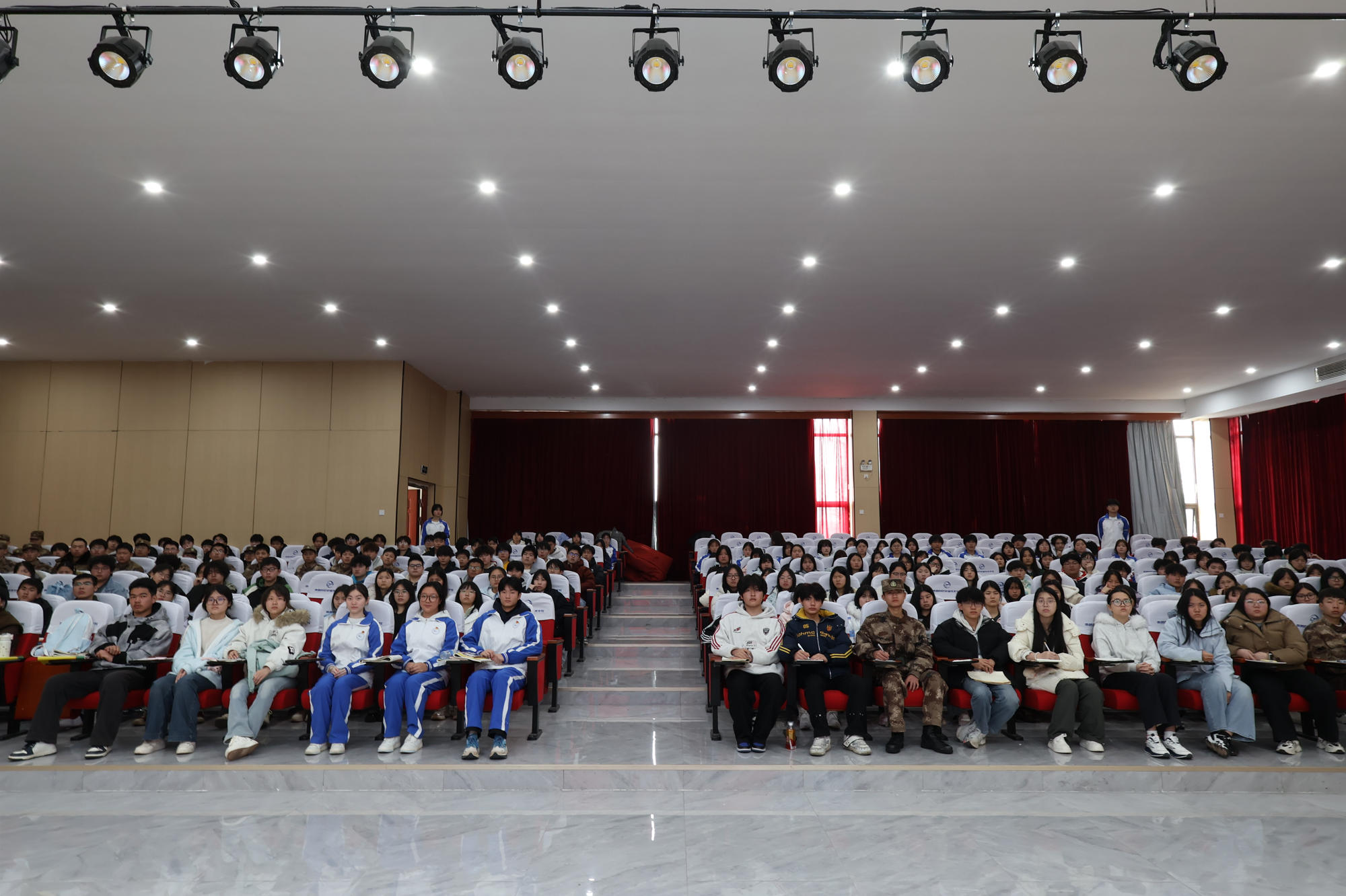 南昌向远轨道技术学校党支部书记为第二十三期团校学员讲授专题思政课