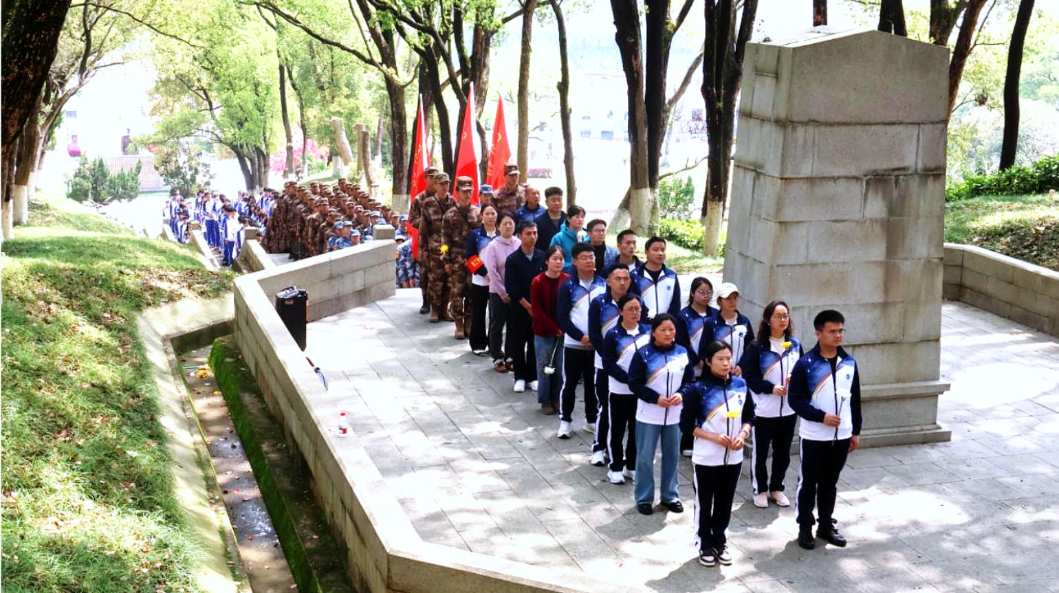 南昌向远轨道学校师生徒步祭扫方志敏烈士全纪实