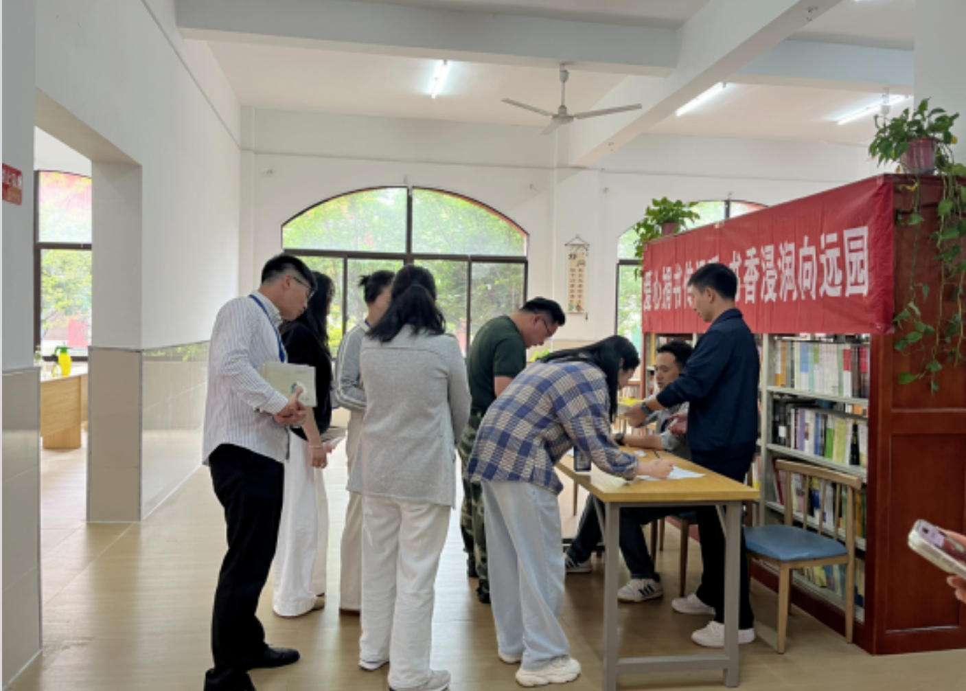 南昌向远轨道技术学校教师爱心捐书活动圆满落幕