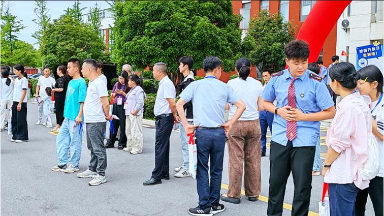 南昌向远轨道技术学校2026校园开放日圆满落幕
