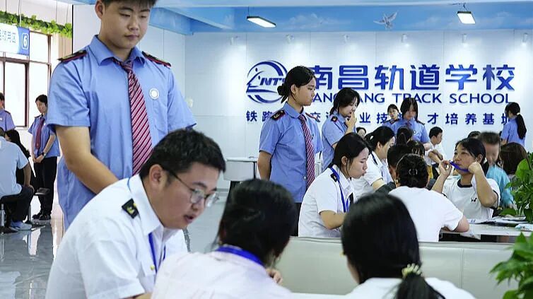 南昌向远轨道技术学校2026校园开放日圆满落幕