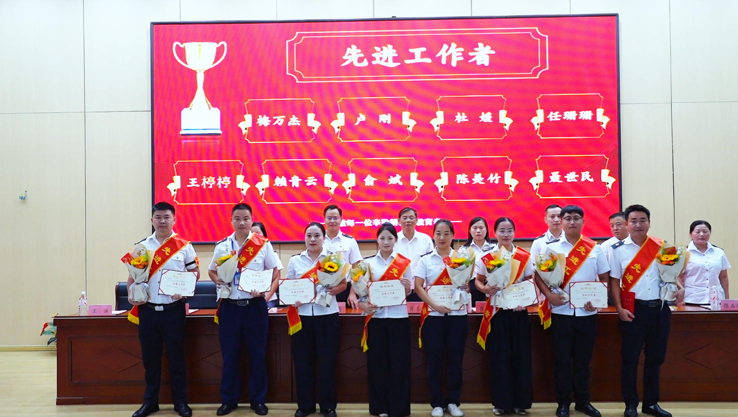 南昌向远轨道技术学校召开庆祝第42个教师节暨表彰大会