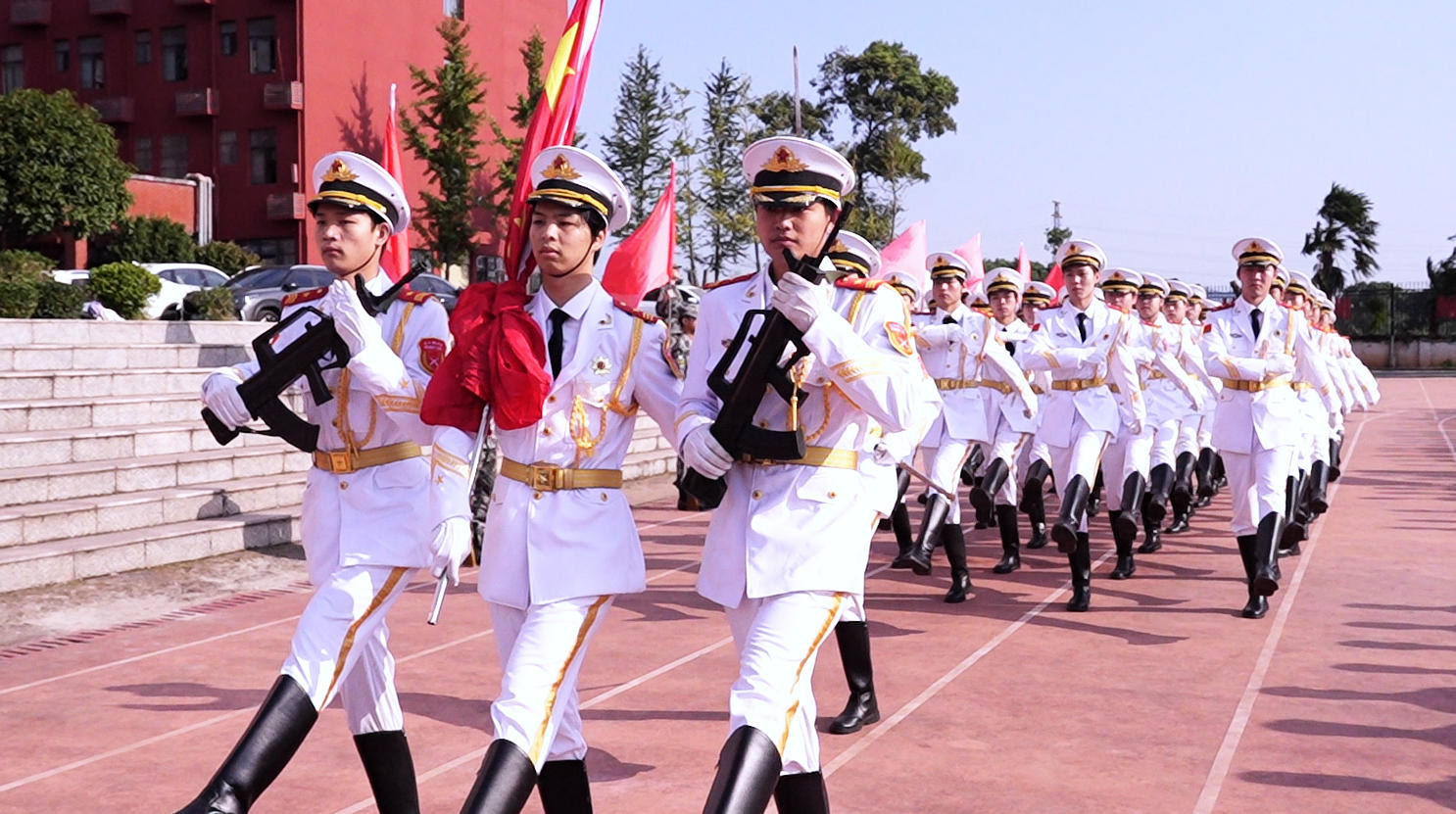 南昌向远轨道技术学校隆重举行2026年秋季开学典礼暨“五向成长”榜样盛典