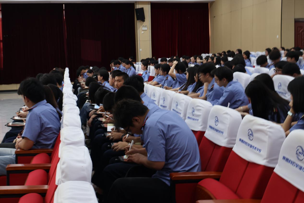 南昌向远轨道技术学校开讲民族团结主题大思政课