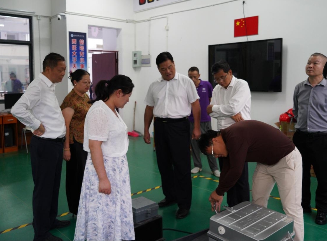 南昌向远轨道技术学校领导看望慰问参加2026年世界职业院校技能大赛备赛师生