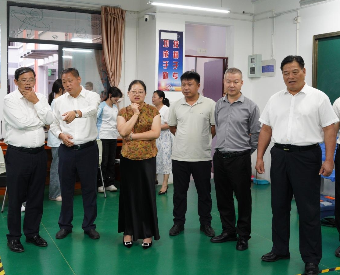 南昌向远轨道技术学校领导看望慰问参加2026年世界职业院校技能大赛备赛师生