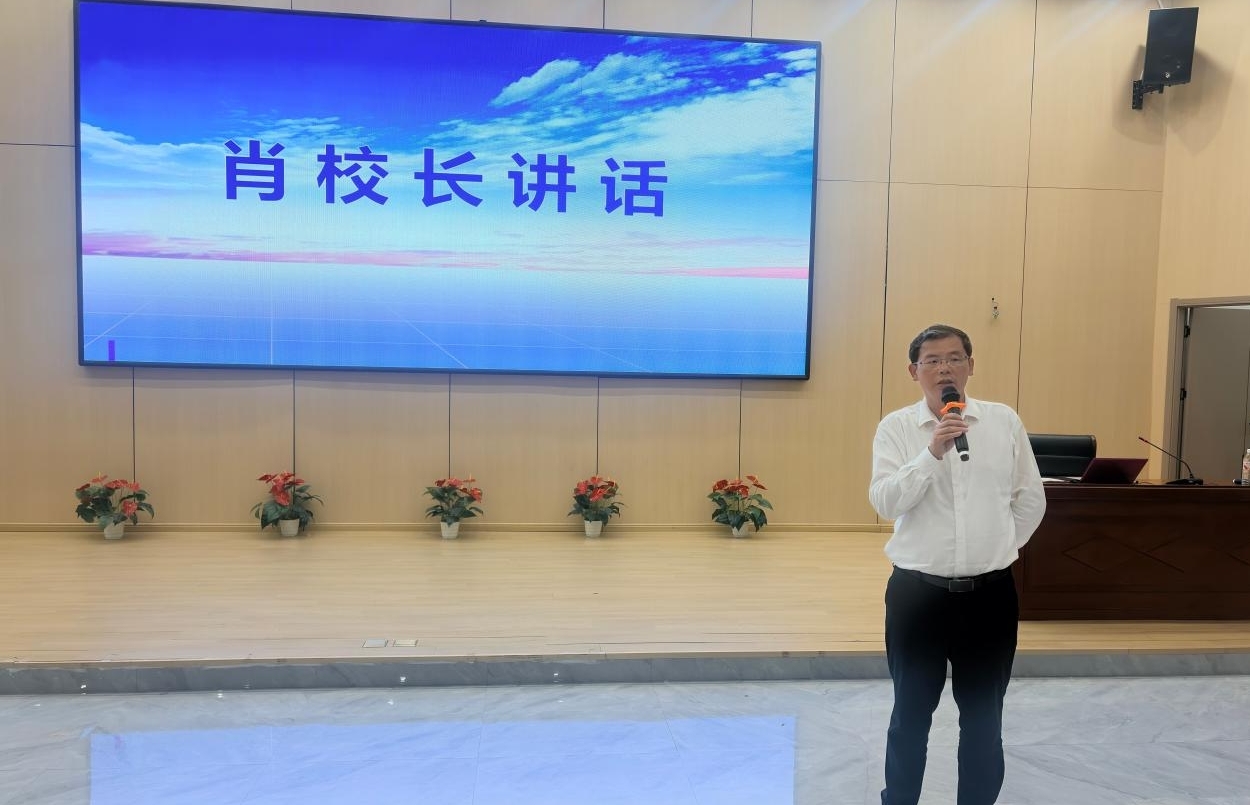 南昌向远轨道技术学校召开新学期全体教师专题大会